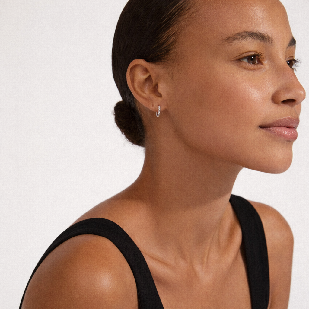 Woman wearing a silver earrings